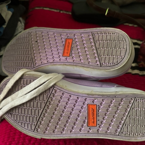 Women’s runners in pristine condition size 7.5 - Picture 4 of 6